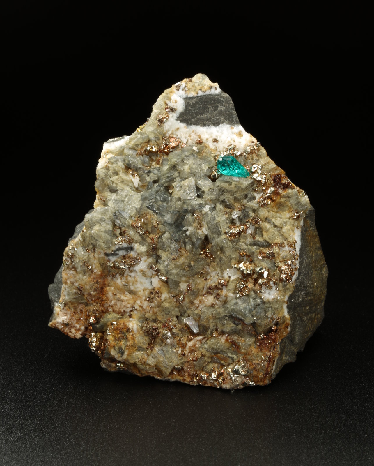 Beryl (variety emerald), Albite (variety cleavelandite), Dolomite, Pyrite
50x56x36mm, xl=5mm
(Autor: Fiebre Verde)