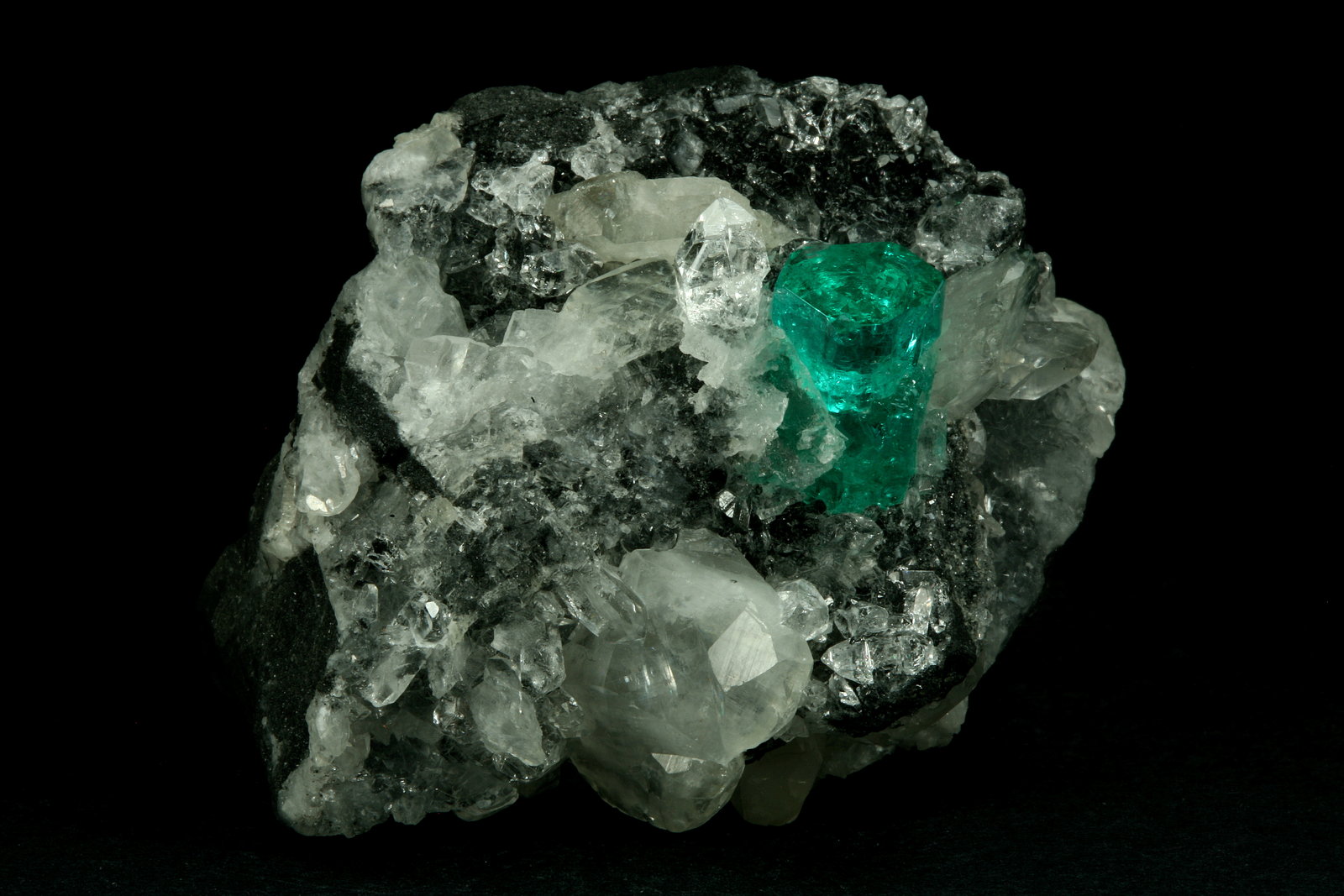 Beryl (variety emerald), Calcite, Quartz
60x46x42mm, xl=13mm
(Autor: Fiebre Verde)