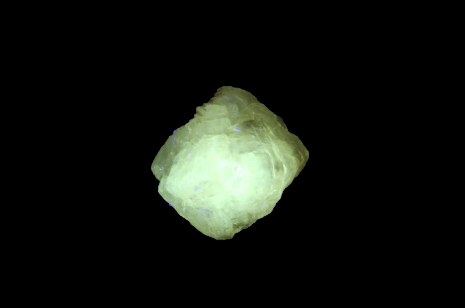 Cerussite
26mm x 28mm x 23mm
(Autor: Firmo Espinar)