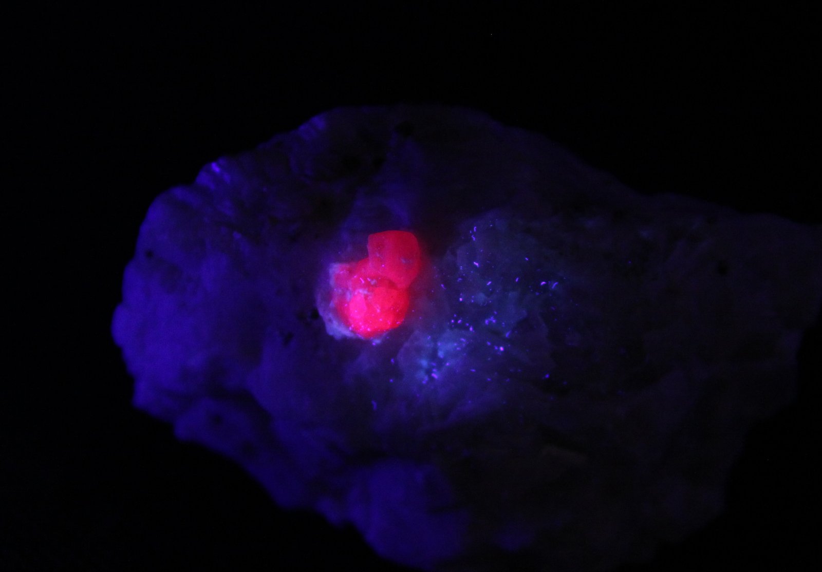 Corundum (variety ruby)
57mm x 42mm x 32mm
(Autor: Firmo Espinar)