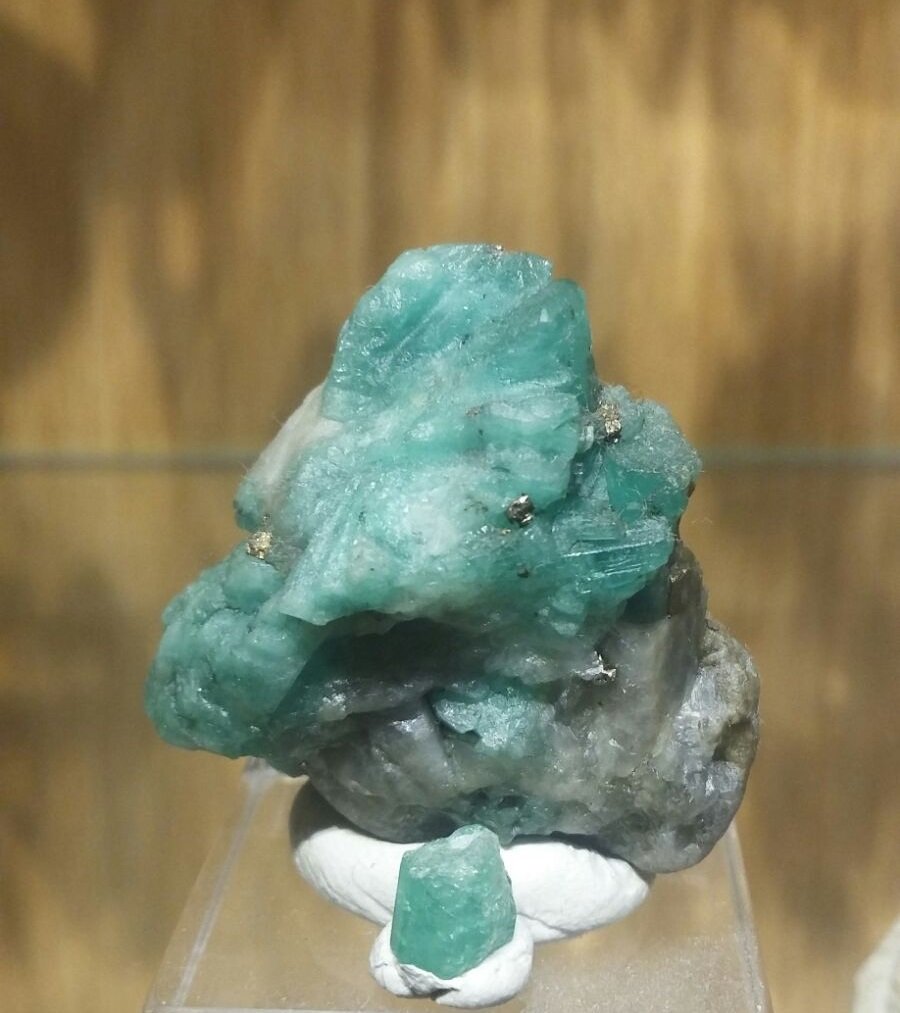 Beryl (variety emerald)
38mm x 34mm x 28mm
(Autor: Firmo Espinar)
