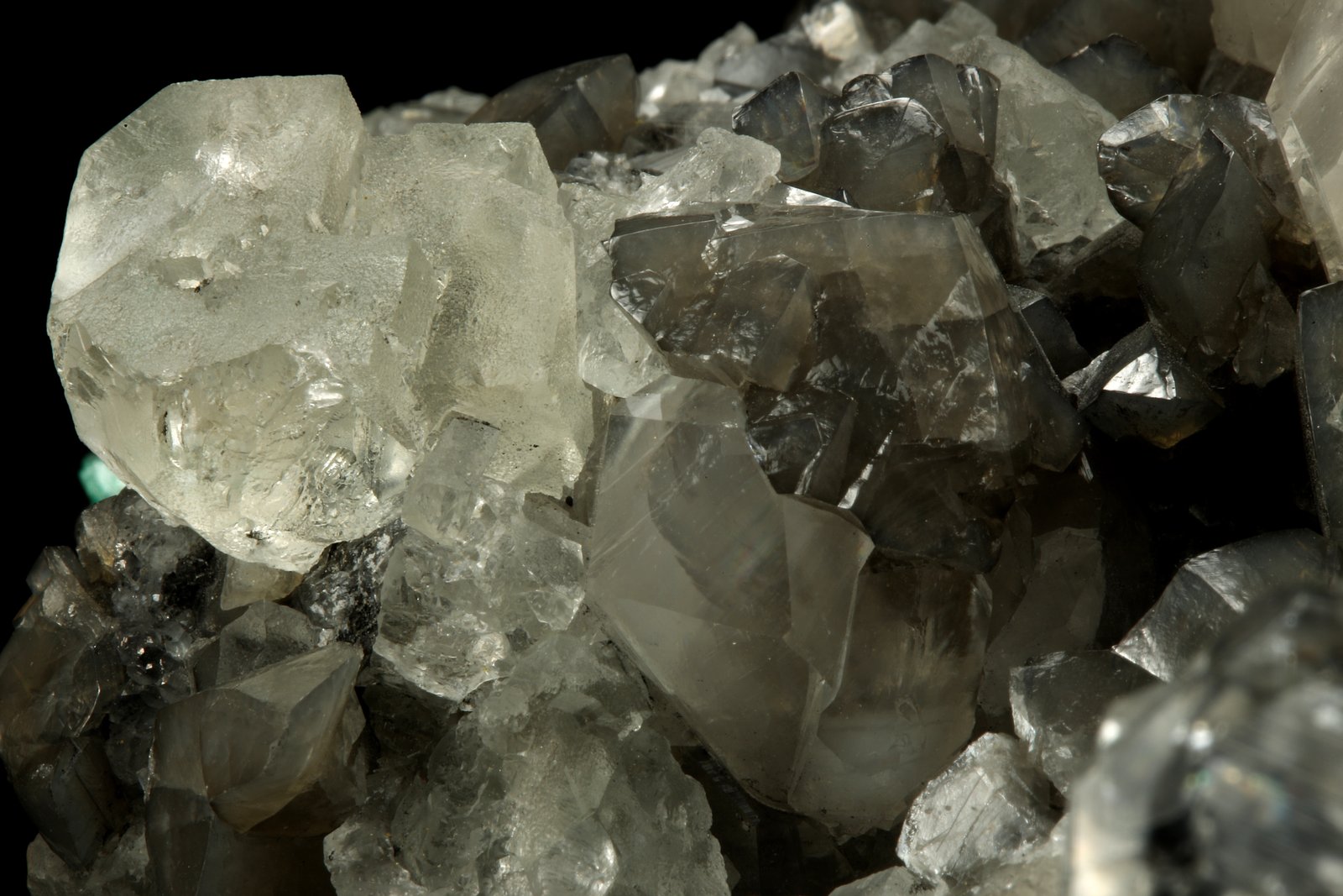 Beryl (variety emerald), Calcite, Fluorite
Fluorite largest side=17mm
(Autor: Fiebre Verde)
