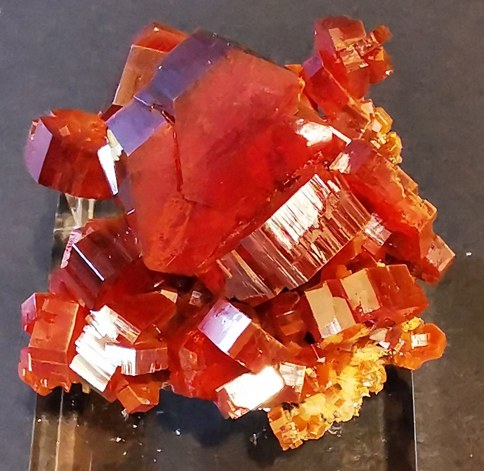 Vanadinite
4x4 cm.
(Autor: Enrique Llorens)