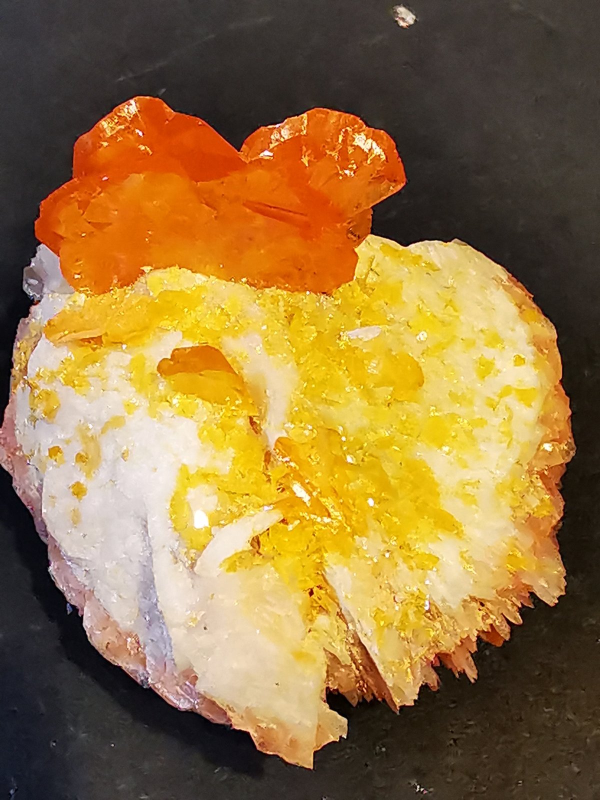 Wulfenite
Cristal 1,5 cm x 0,8 cm
(Autor: Enrique Llorens)