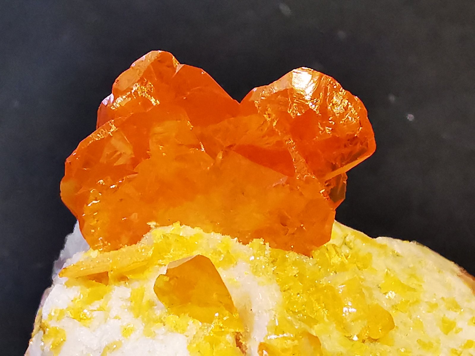 Wulfenite
2 cm x 3 cm
(Autor: Enrique Llorens)