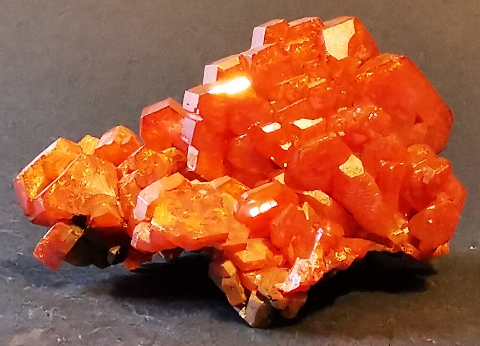 Vanadinite
6x4 cm.
(Autor: Enrique Llorens)