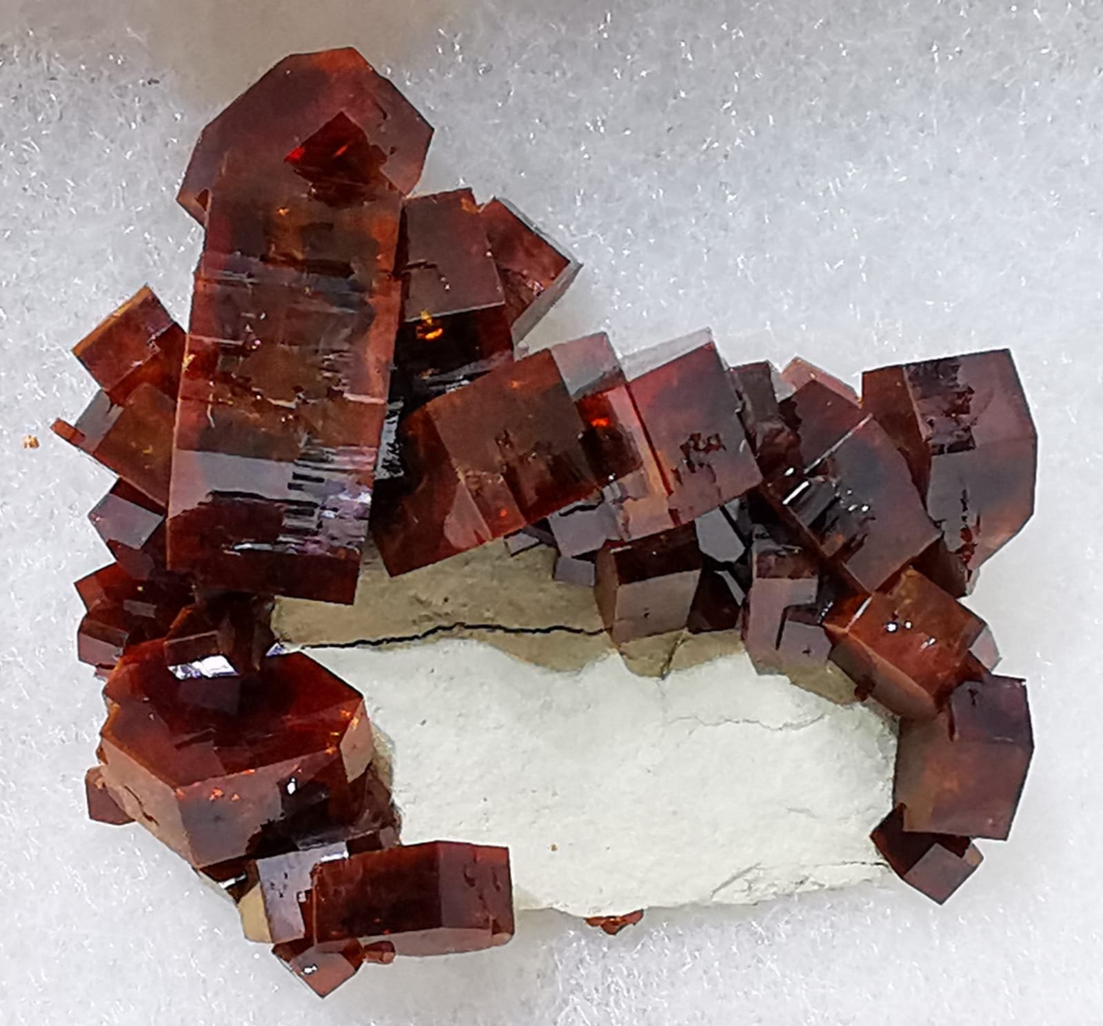 Vanadinite
6x4 cm. approx.
(Autor: Enrique Llorens)