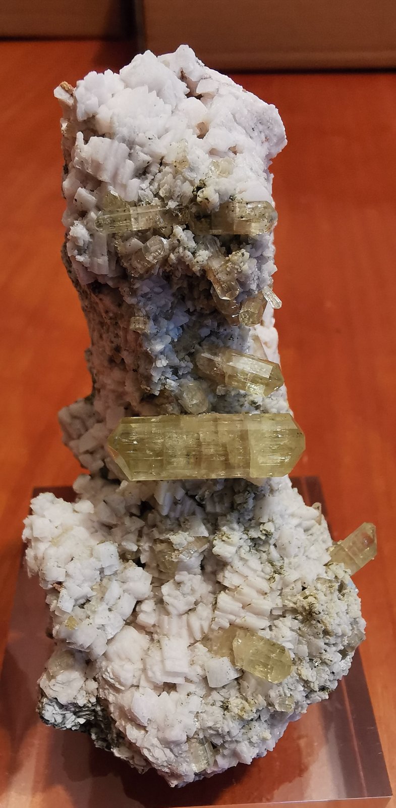 Apatite
4 cmx7,5 cm
(Autor: Enrique Llorens)