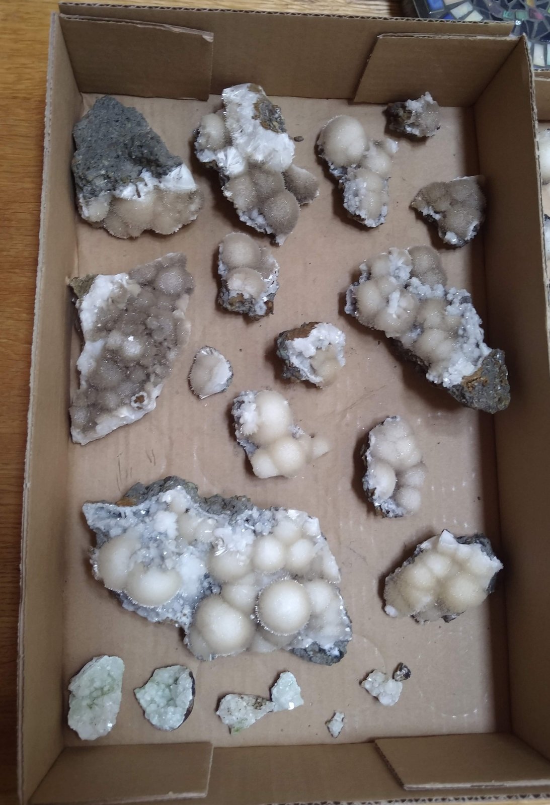 Heulandite, Stilbite, Mesolite/Natrolite
(Autor: Bergur_E_Sigurdarson)