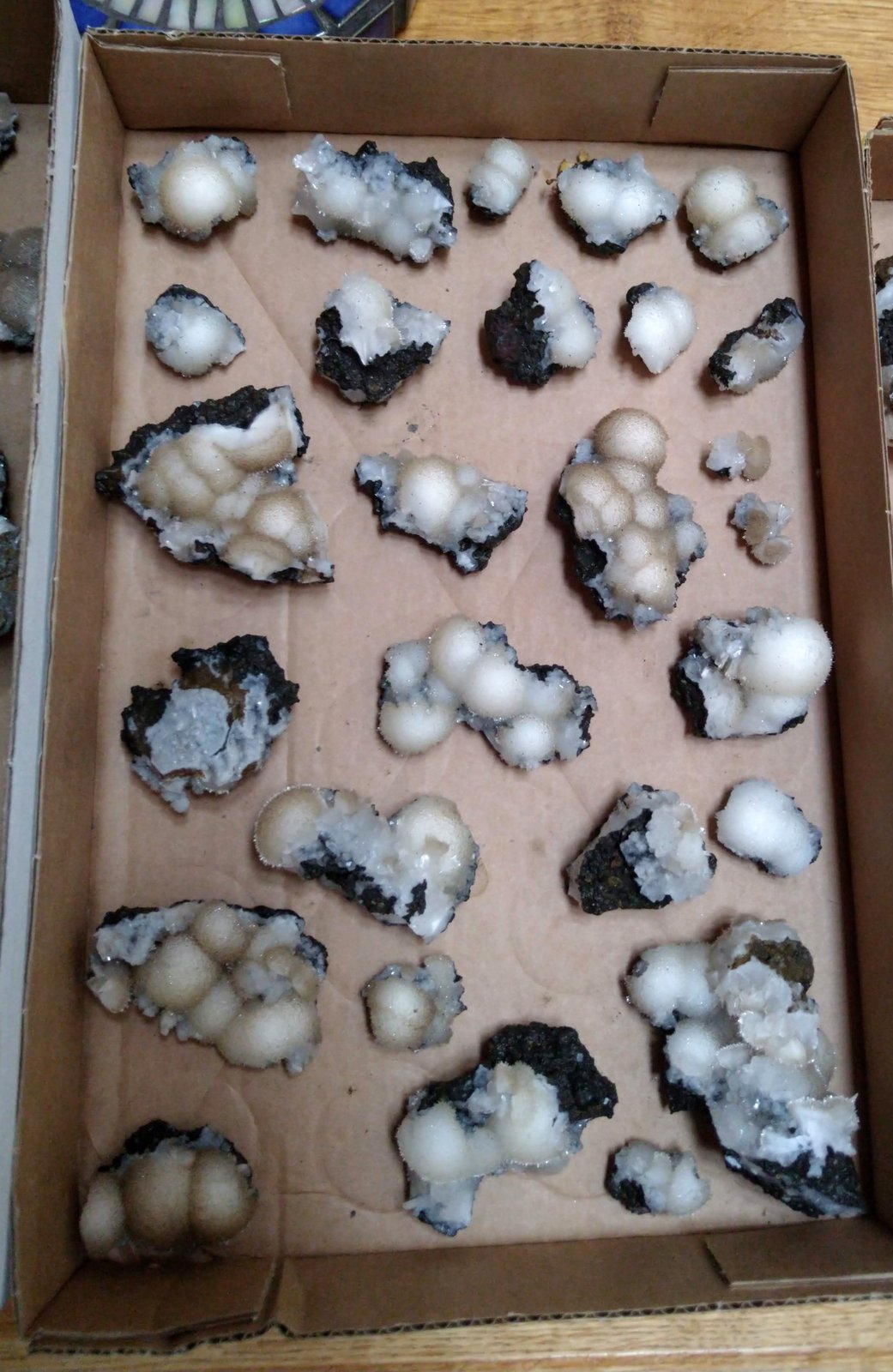 Heulandite, Stilbite, Mesolite/Natrolite
(Autor: Bergur_E_Sigurdarson)