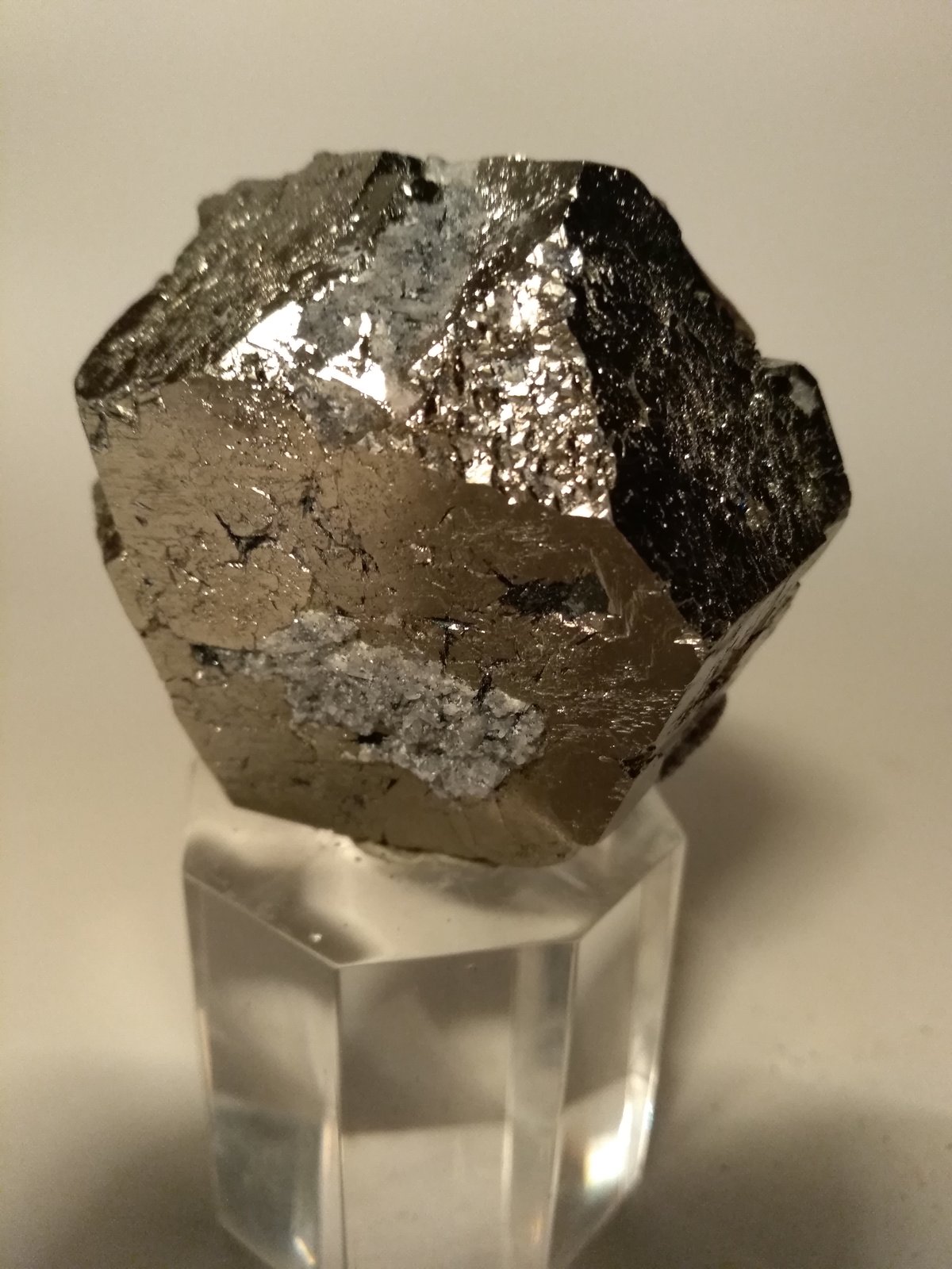 Pyrite, Hematite
54 x 35 mm
(Autor: Sante Celiberti)