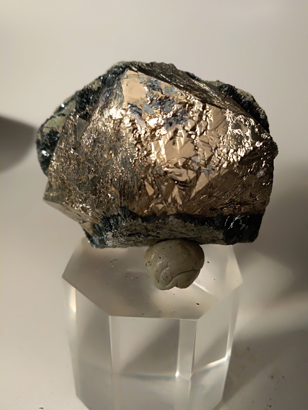 Pyrite, Hematite
55 x 52 mm
(Autor: Sante Celiberti)