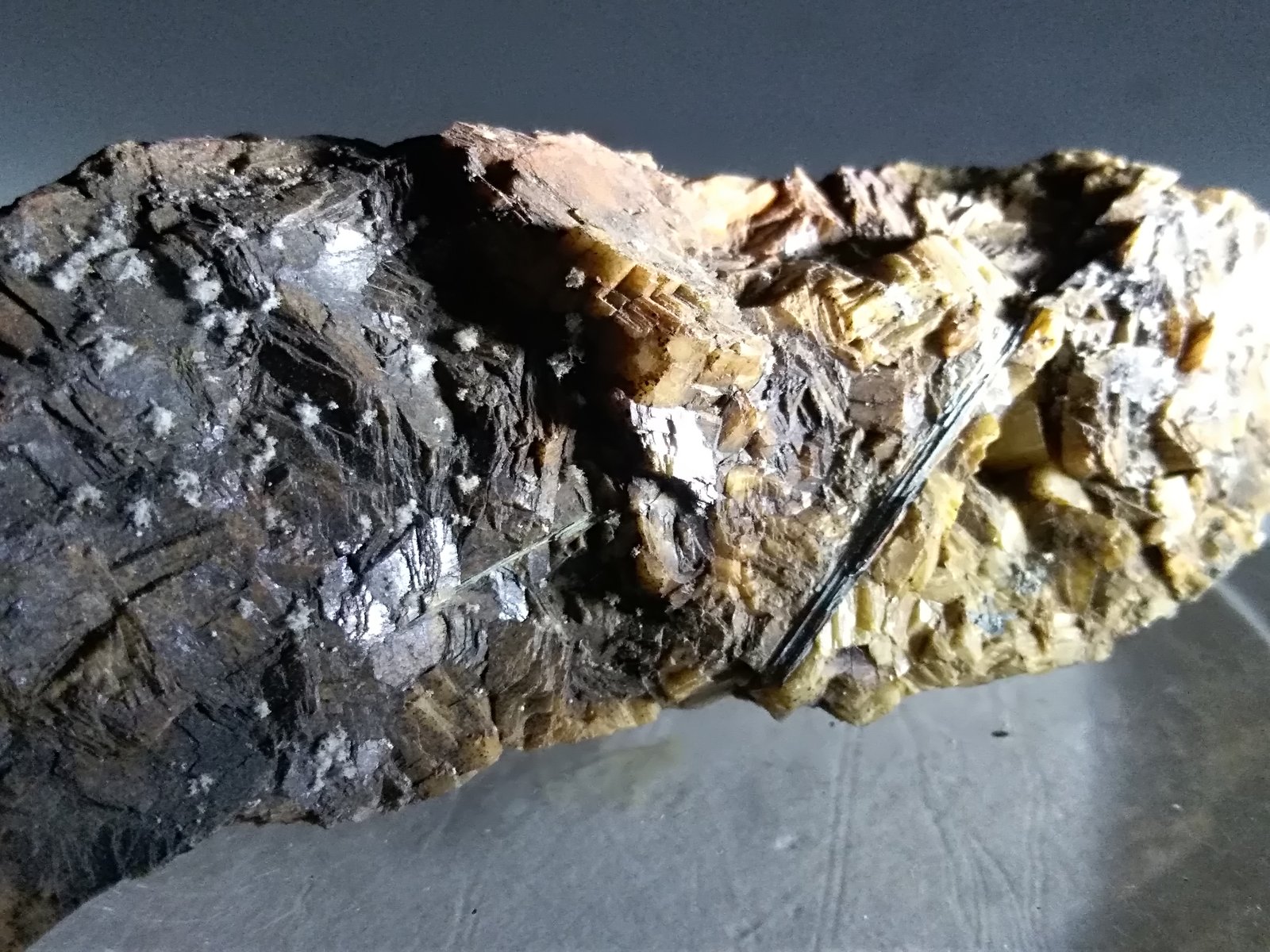Bismutinite
62 x 49 mm
(Autor: Sante Celiberti)
