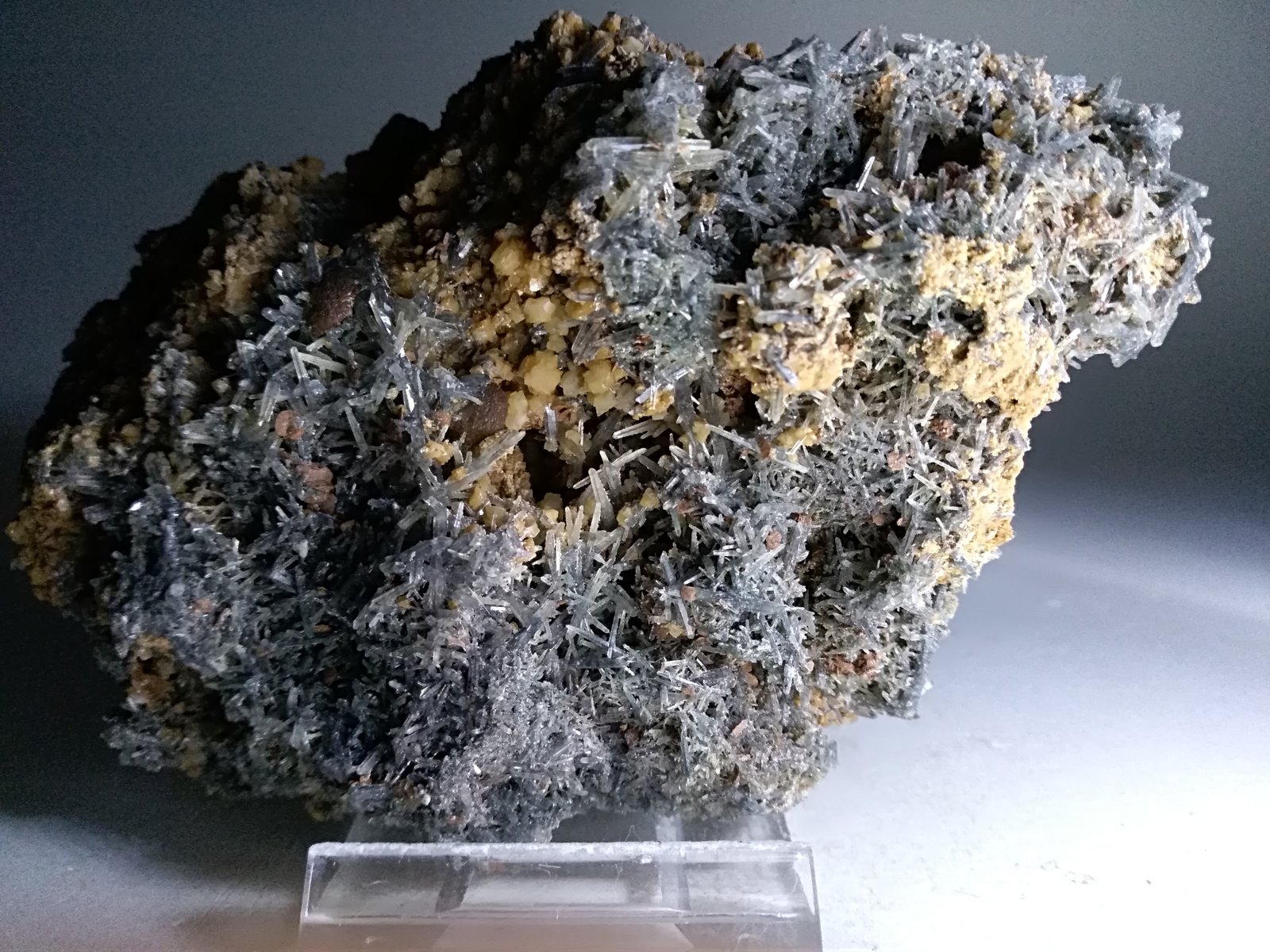 Quartz (variety prase), Siderite, Ankerite
110 x 75 mm
(Autor: Sante Celiberti)