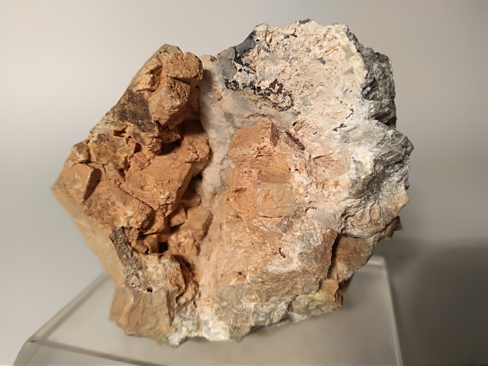 Gehlenite
74 x 60,5 mm
(Autor: Sante Celiberti)