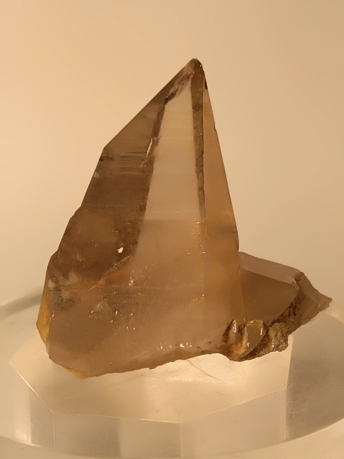 Quartz
A citrine crystal with Tessin habit.
(Autor: Sante Celiberti)