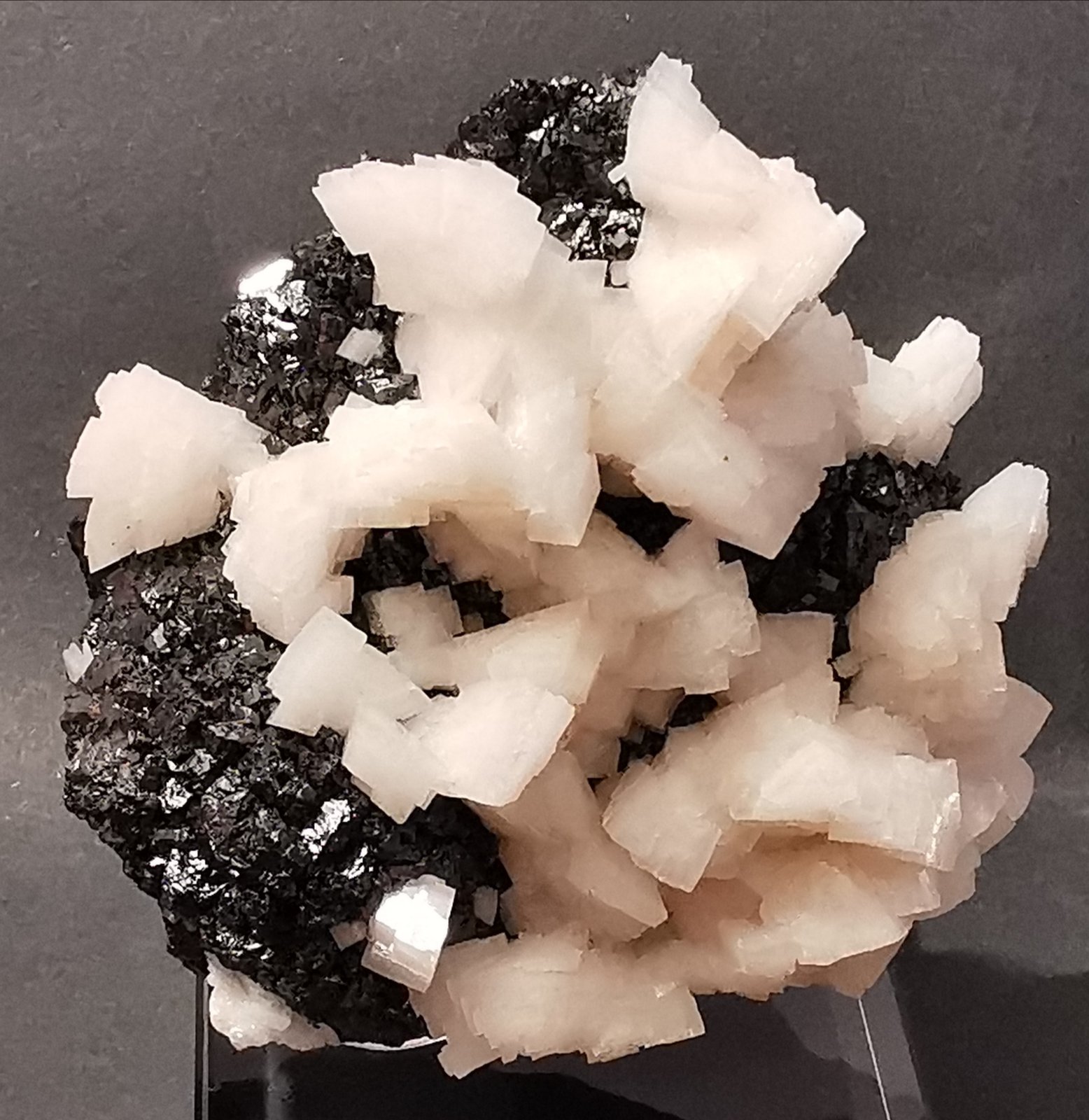 Dolomite
8 cm. x 7 cm.
(Autor: Enrique Llorens)