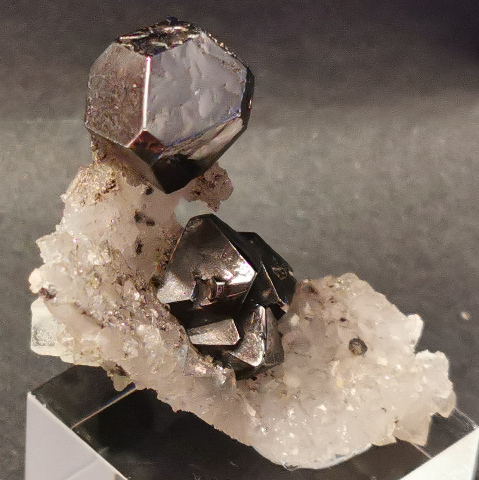 Galena
4 cm x 3 cm
(Autor: Enrique Llorens)