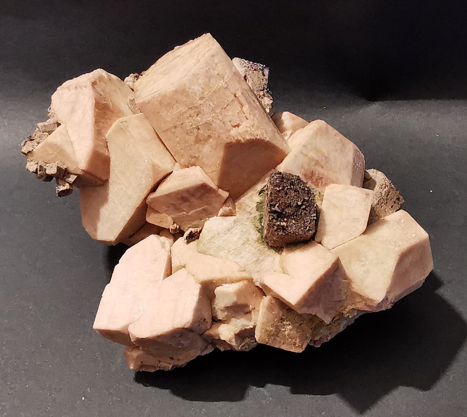 Microcline and Fluorapatite
10 cm. x 14 cm.
(Autor: Enrique Llorens)