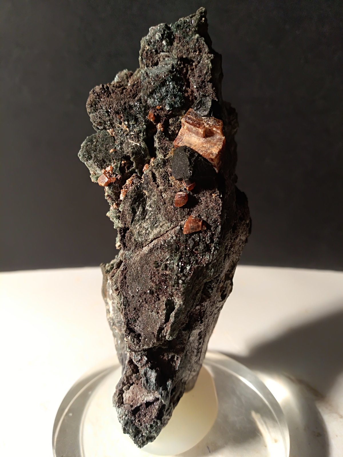Perovskite, Magnetite
96 x 50 mm
(Autor: Sante Celiberti)