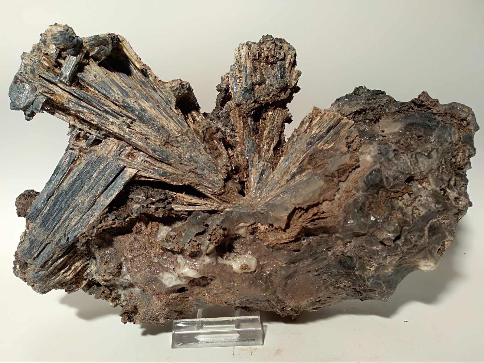 Stibnite
22 x 14 cm
(Autor: Sante Celiberti)