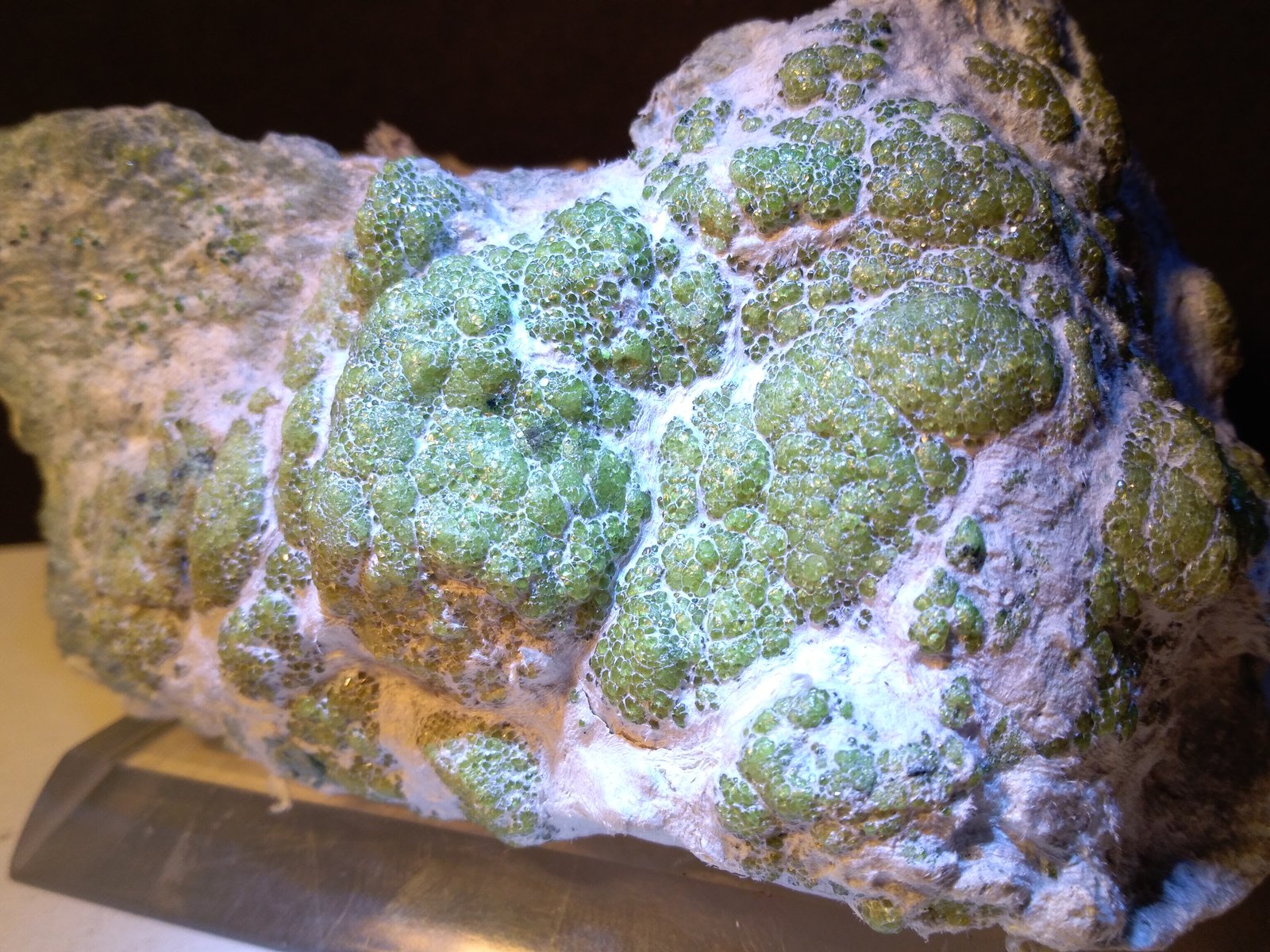 Andradite (variety demantoid), asbestos
125 x 78,3 mm
(Autor: Sante Celiberti)