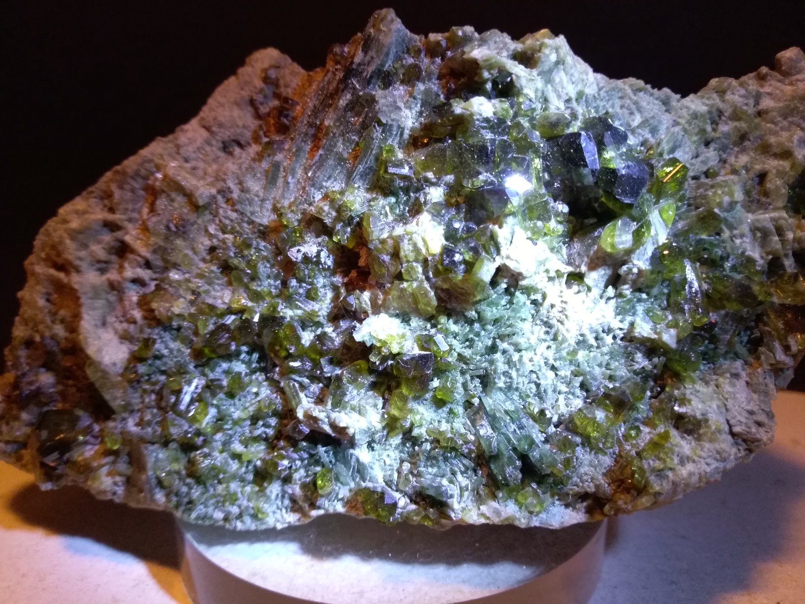Epidote, Diopside
127 x 65 mm
(Autor: Sante Celiberti)