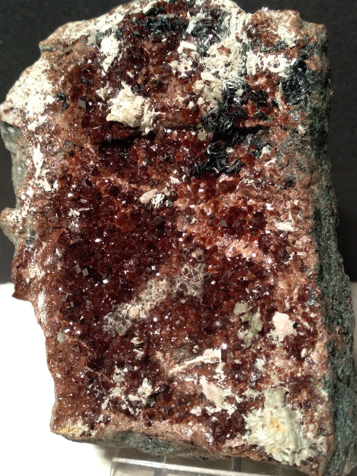 Grossular (variety hessonite), Diopside, Clinochlore
102 x 73 mm
(Autor: Sante Celiberti)