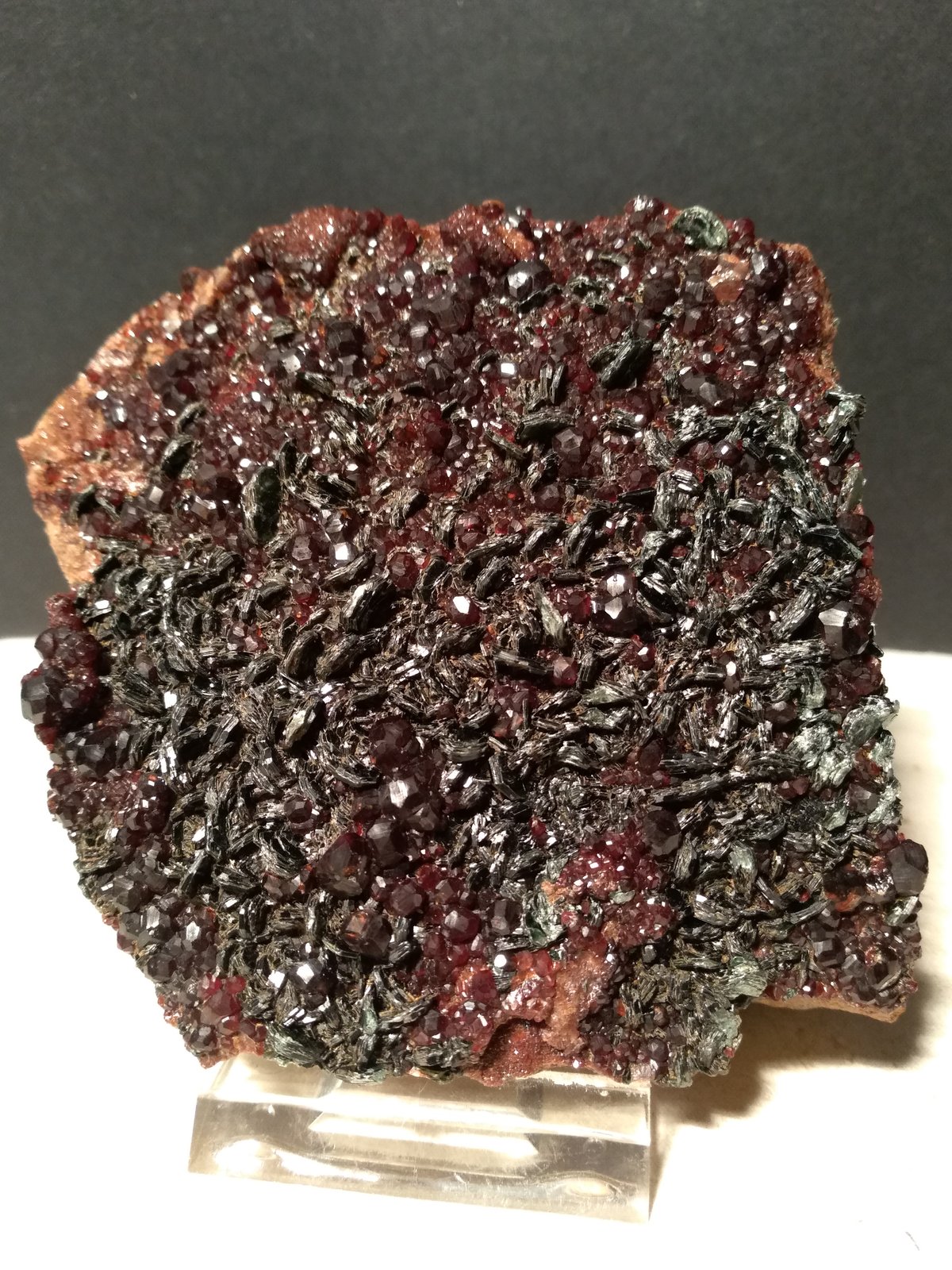 Grossular (variety hessonite), Clinochlore
85 x 76 mm
(Autor: Sante Celiberti)
