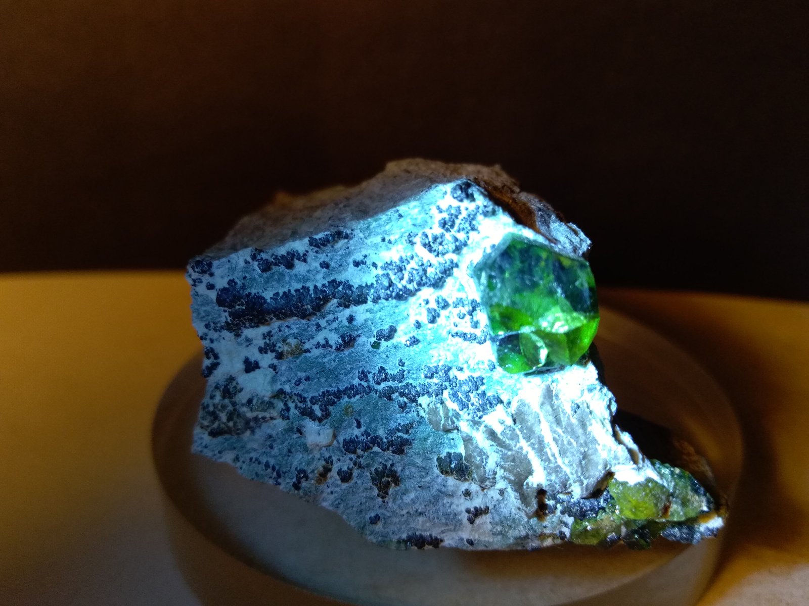 Andradite (variety demantoid), Asbestos
48 x43 mm
(Autor: Sante Celiberti)