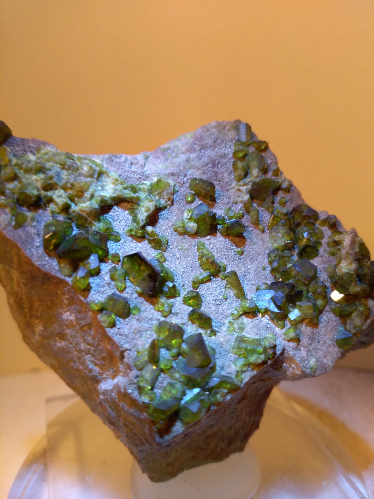 Epidote
65 x 60 mm
(Autor: Sante Celiberti)