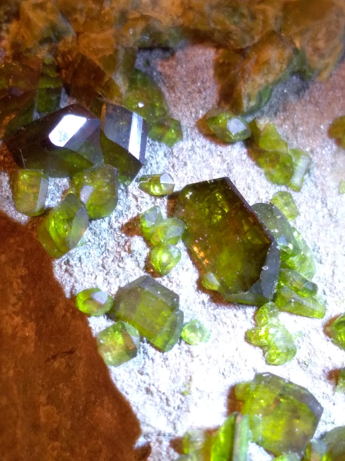 Epidote
65 x 60 mm
(Autor: Sante Celiberti)