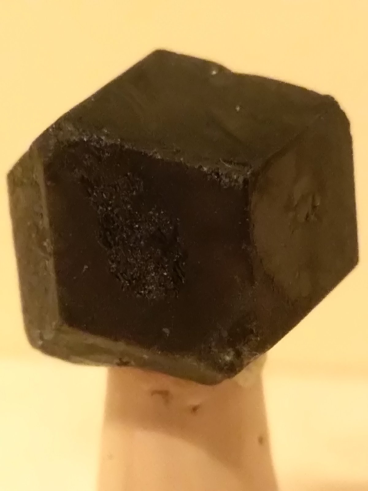 Andradite (variety melanite)
19 x 15 mm
(Autor: Sante Celiberti)