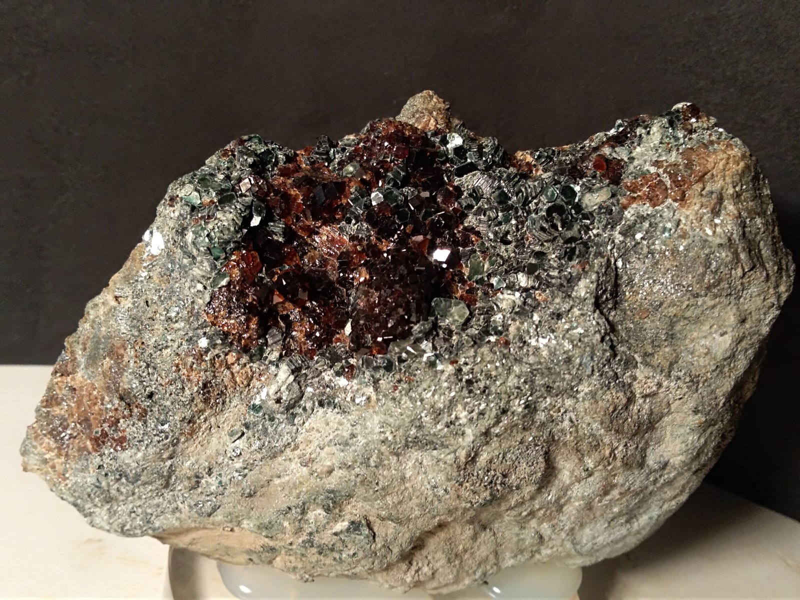 Grossular (variety hessonite), Clinochlore
102 x 74 mm
(Autor: Sante Celiberti)
