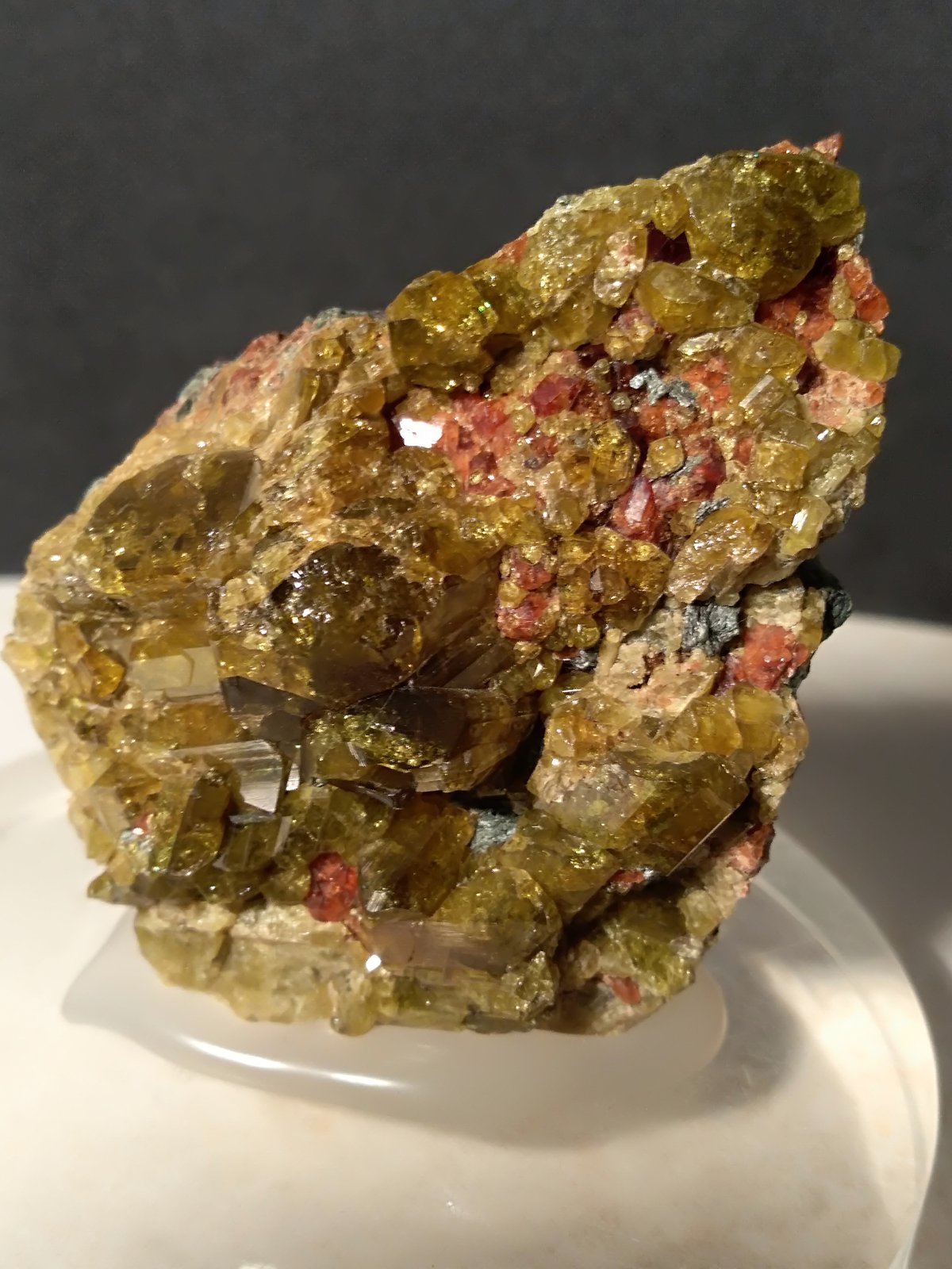 Epidote, Grossular (variety hessonite), Clinochlore
45 x 40 mm
(Autor: Sante Celiberti)