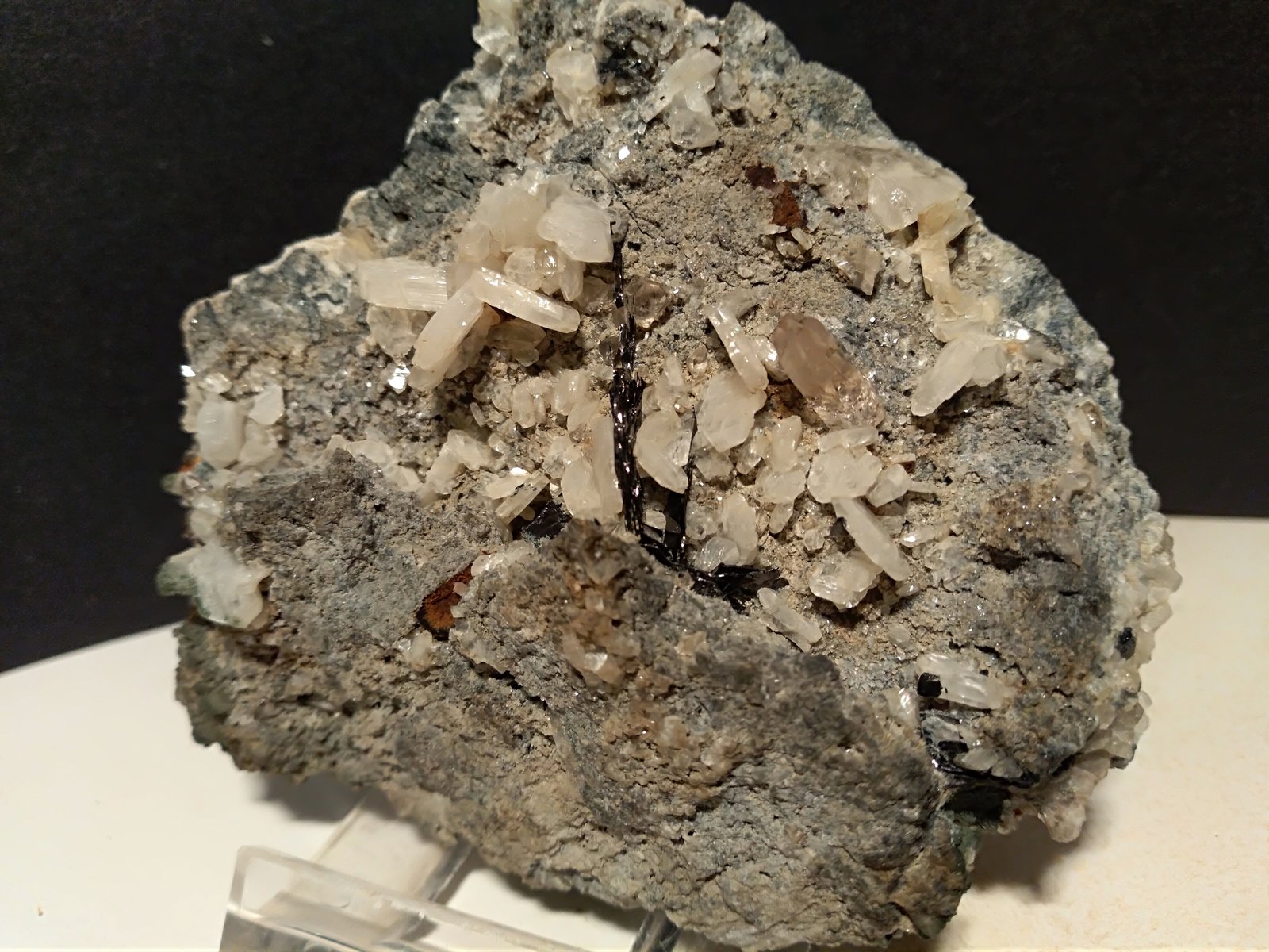 Orthoclase (variey adularia), Hematite, Quartz
77 x 71 mm
(Autor: Sante Celiberti)