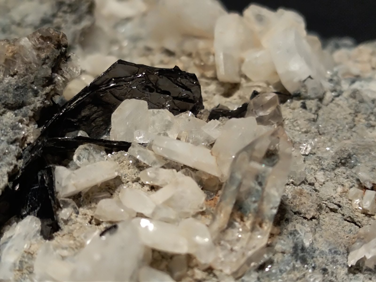 Orthoclase (variey adularia), Hematite, Quartz
77 x 71 mm
(Autor: Sante Celiberti)
