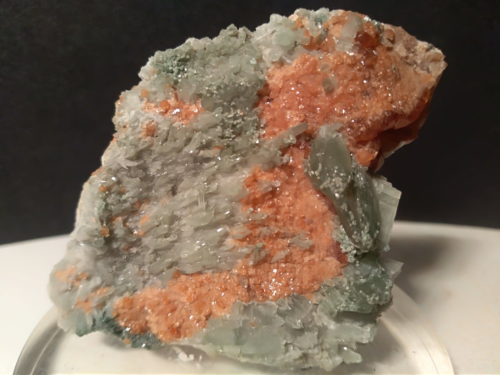 Diopside, Grossular (variety hessonite)
65 x 48 mm
(Autor: Sante Celiberti)