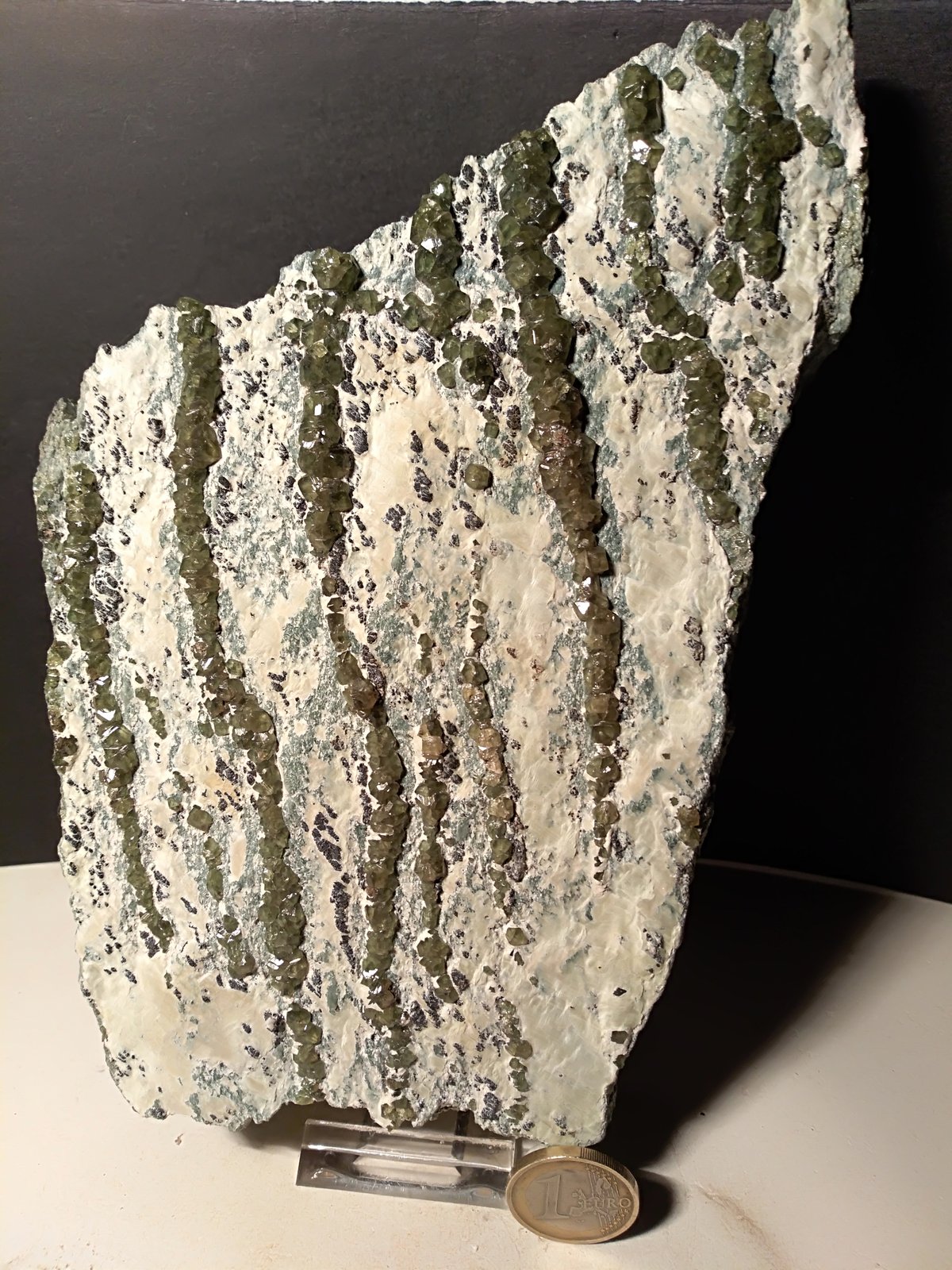 Andradite (variety demantoid), asbestos
200 x 132 mm
(Autor: Sante Celiberti)