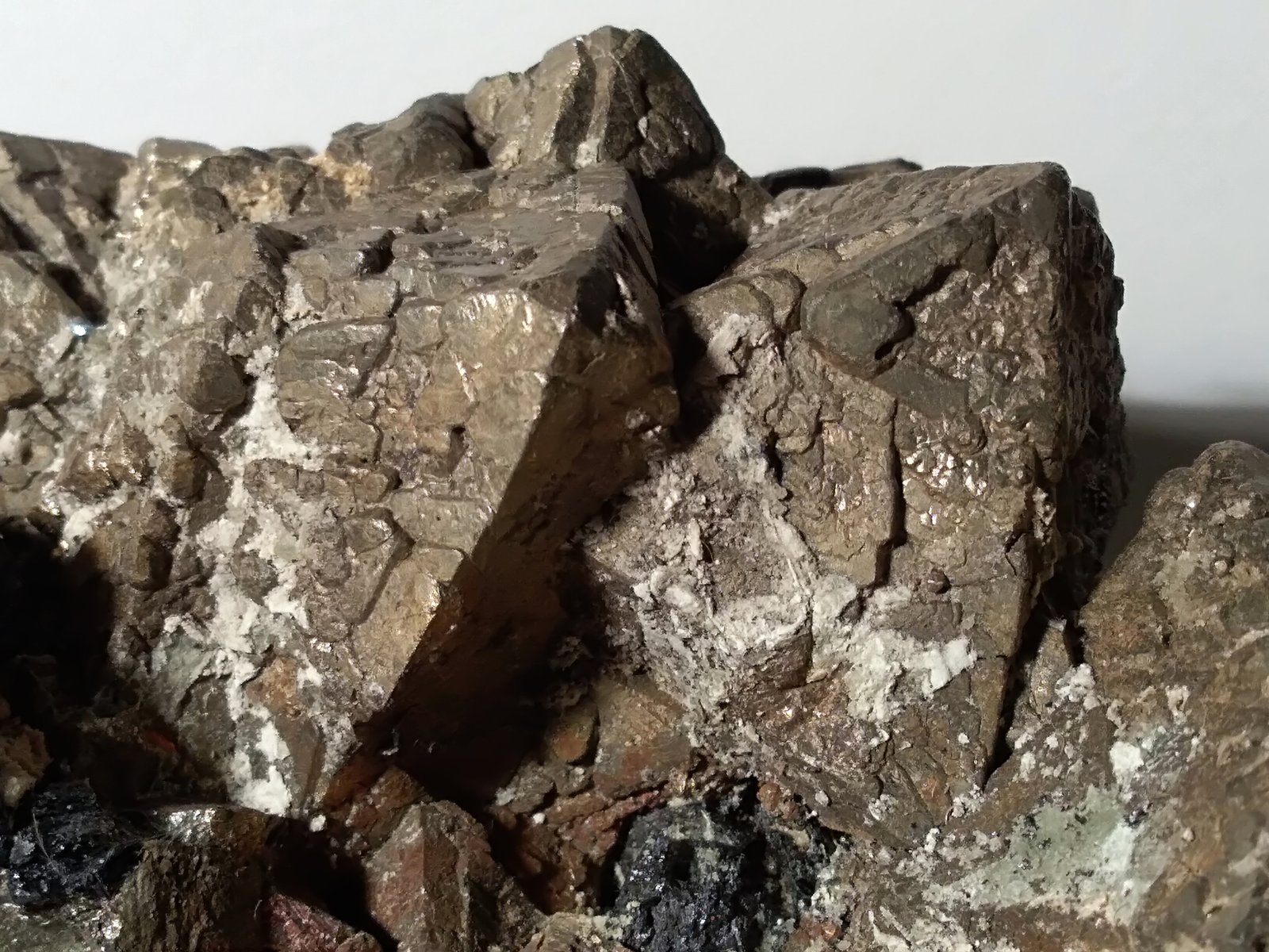 Pyrite, Magnetite
240 x 140 mm
(Autor: Sante Celiberti)