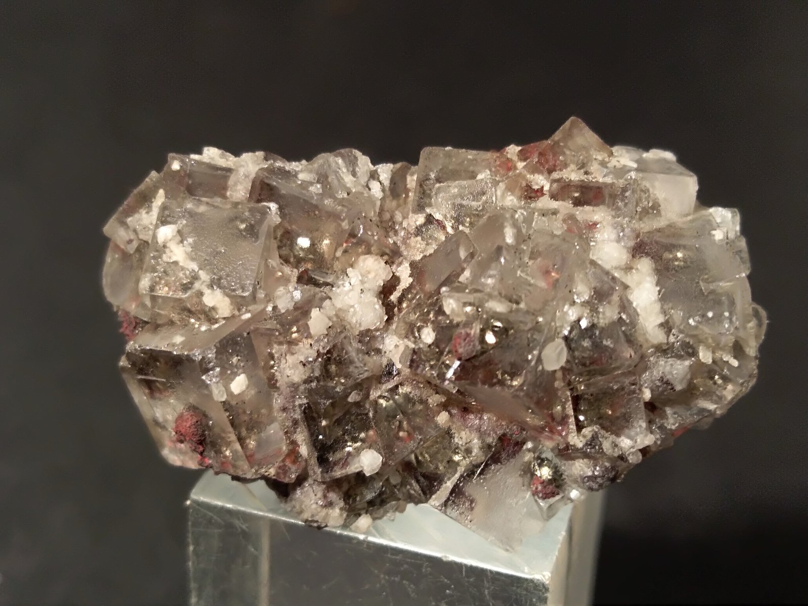 Cinnabar, Fluorite, Pyrite
29 x 19 mm
(Autor: Sante Celiberti)