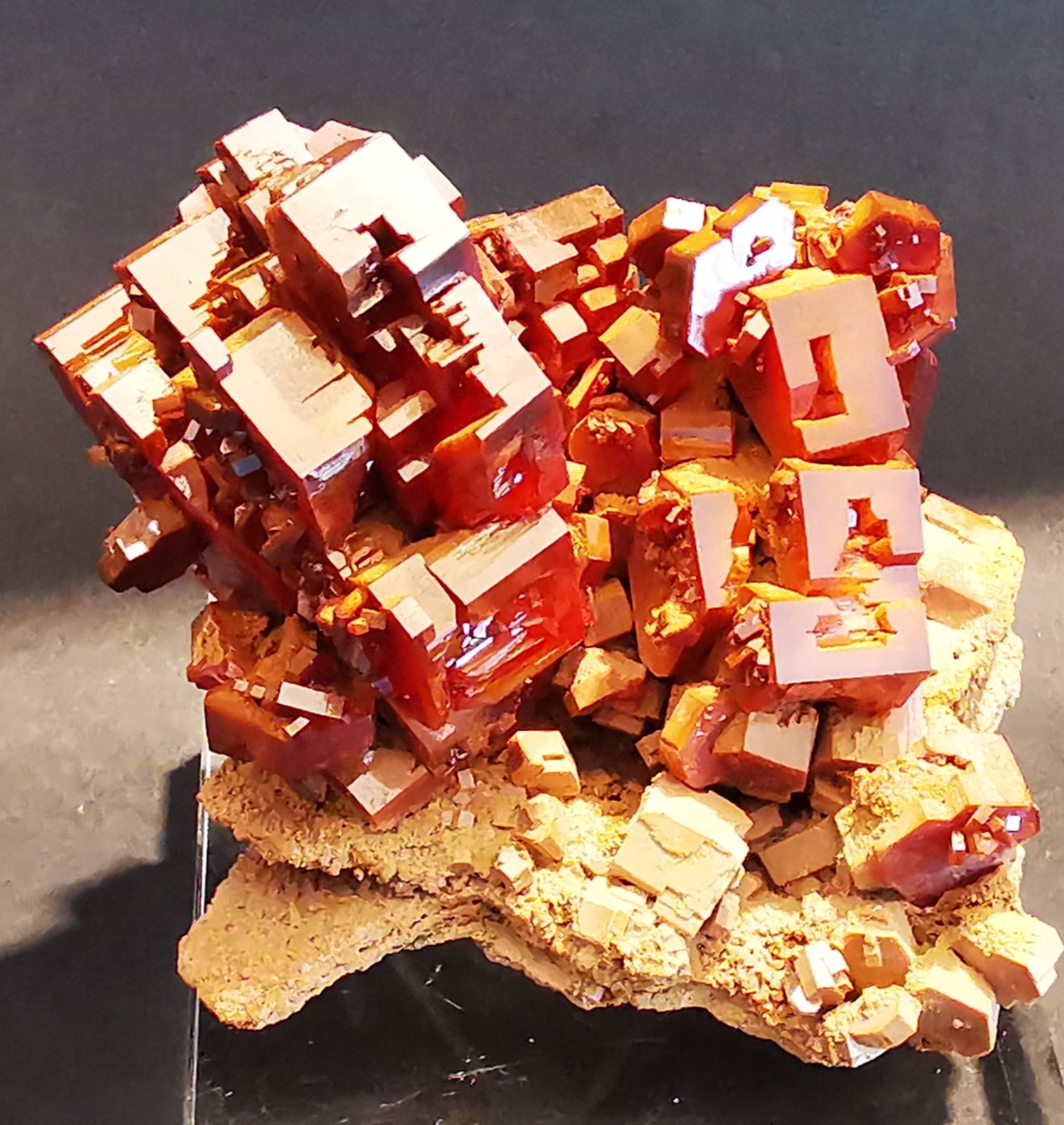Vanadinite
7 cm x 6 cm
(Autor: Enrique Llorens)