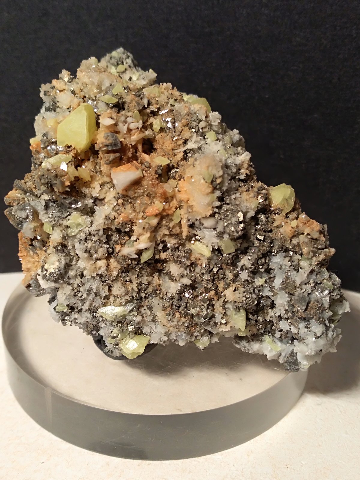 Sulphur, Pyrite, Calcite
70 x 60 mm
(Autor: Sante Celiberti)