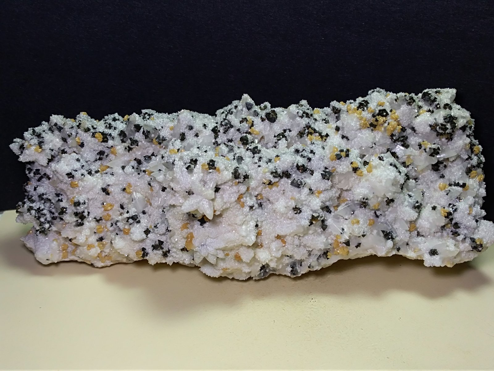 Tetrahedrite, Calcite, Anhydrite, Ankerite
18 x 6,5 cm
(Autor: Sante Celiberti)