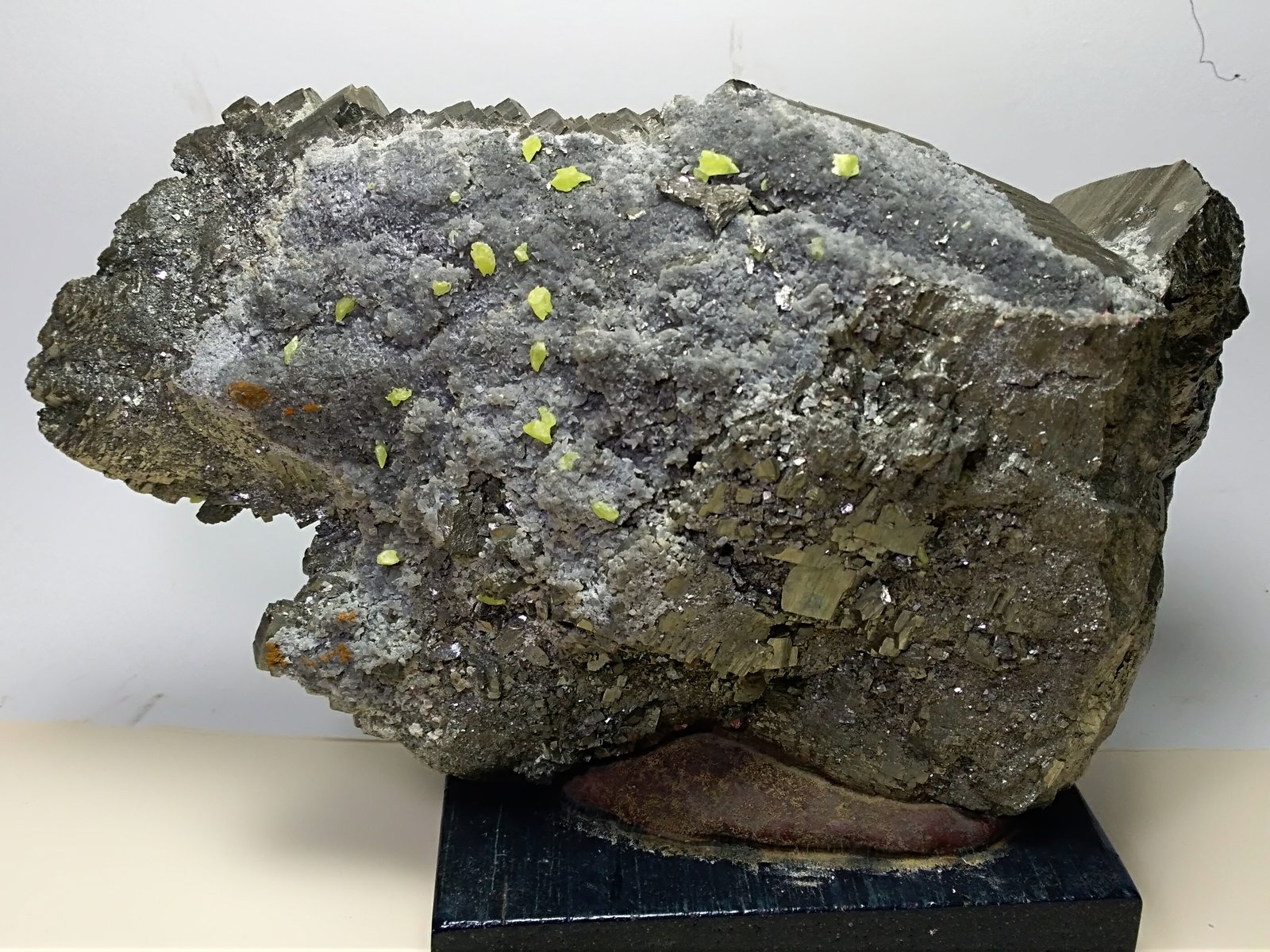 Pyrite, Sulphur
20 x 11 cm
(Autor: Sante Celiberti)