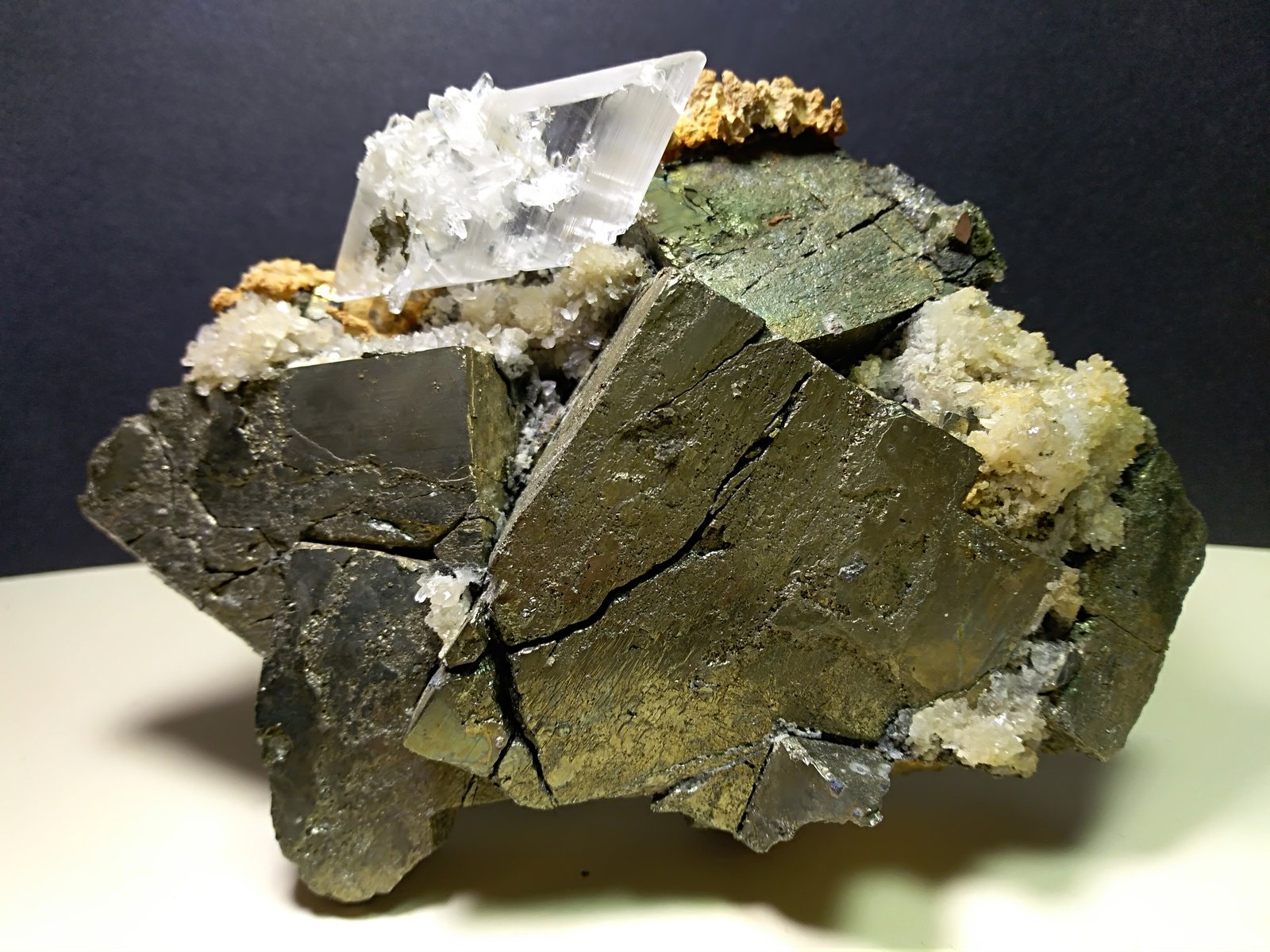 Pyrite, Gypsum, Quartz
12 x 9 cm
(Autor: Sante Celiberti)