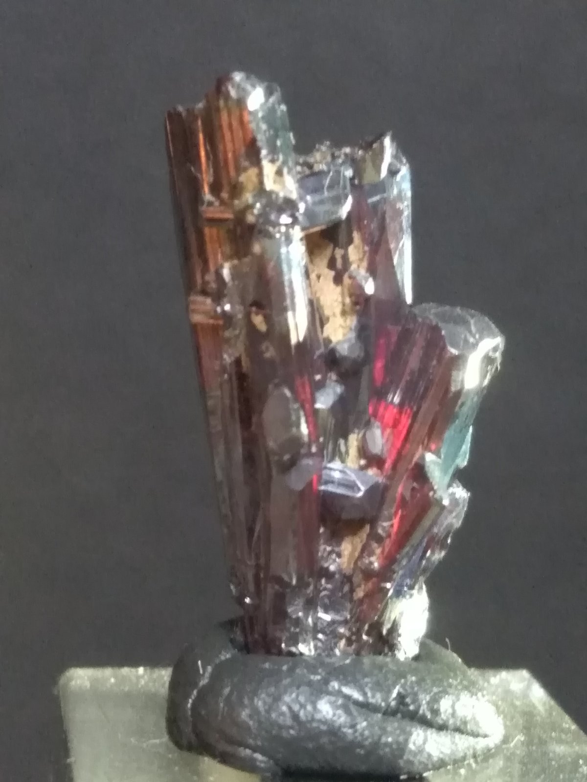 Proustite
20 x 10 mm
(Autor: Sante Celiberti)