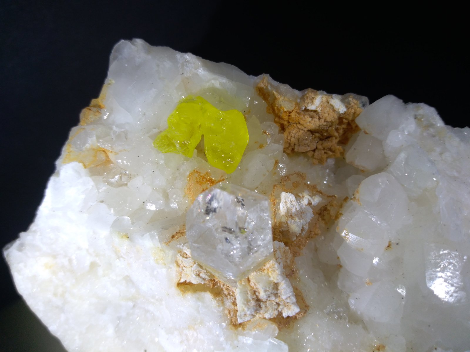 Quartz, Sulphur, Dolomite, Calcite
11 x 8 cm
(Autor: Sante Celiberti)
