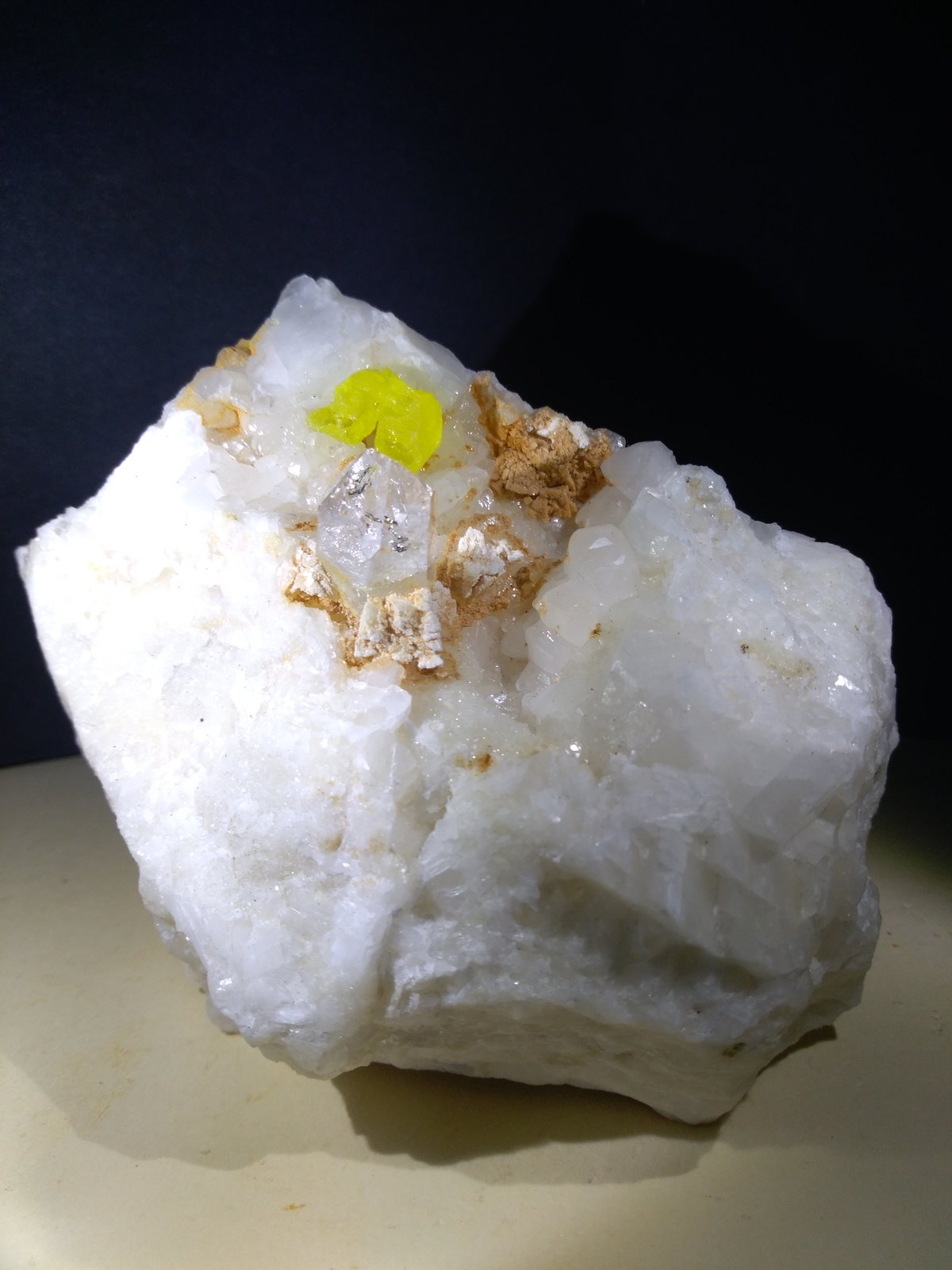 Quartz, Sulphur, Dolomite, Calcite
11 x 8 cm
(Autor: Sante Celiberti)