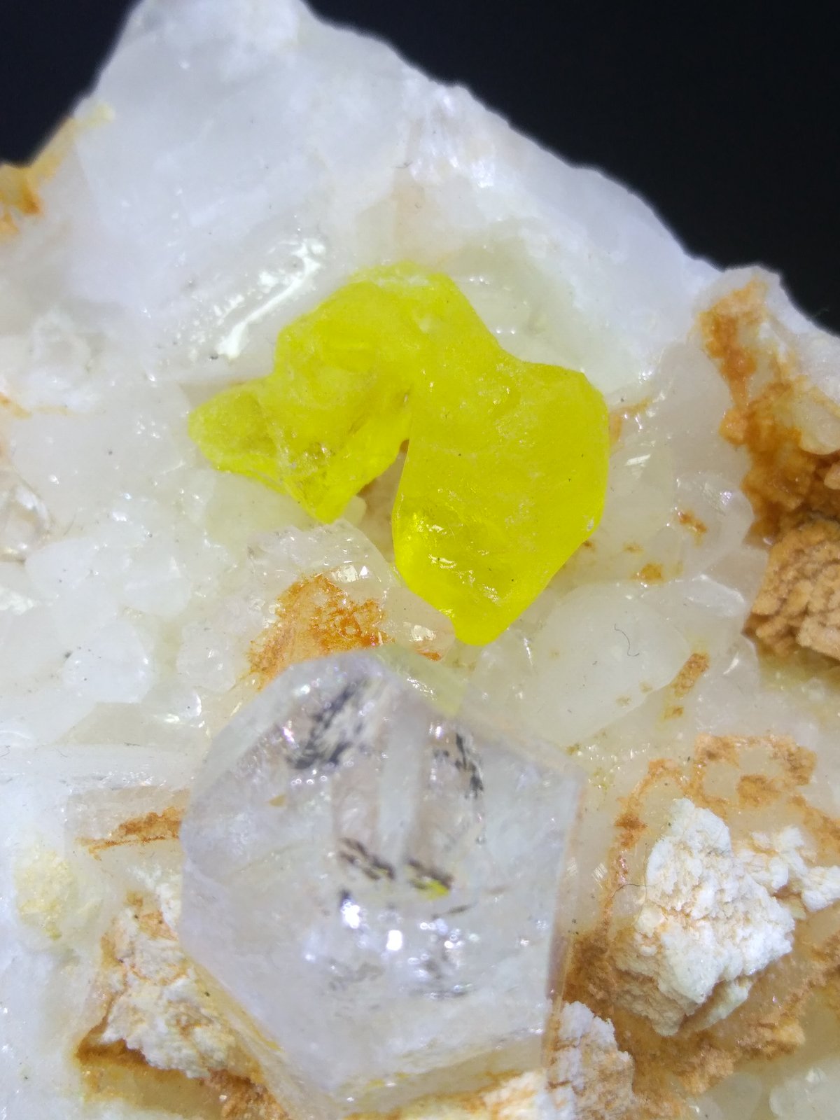 Quartz, Sulphur, Dolomite, Calcite
11 x 8 cm
(Autor: Sante Celiberti)